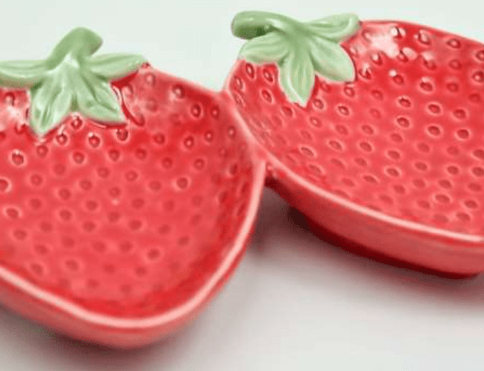 strawberry-small-serving-dish-red-green