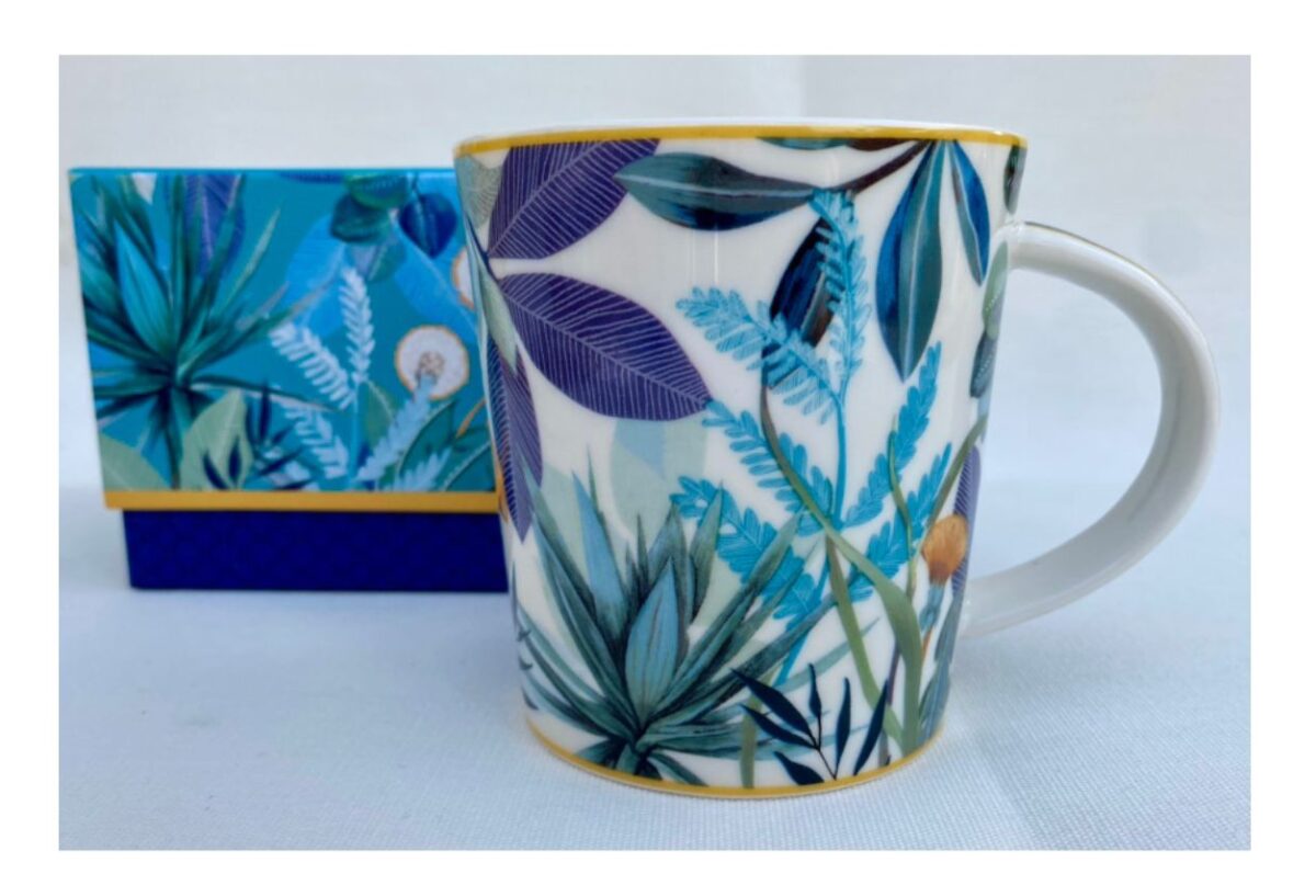 Mug-in-gift-box-blue-white-ceramic